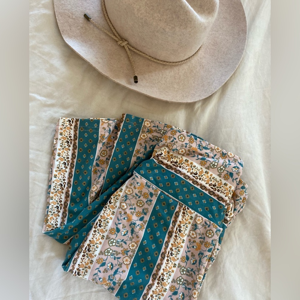 BOHEMIAN PAISLEY STRETCH FLARES